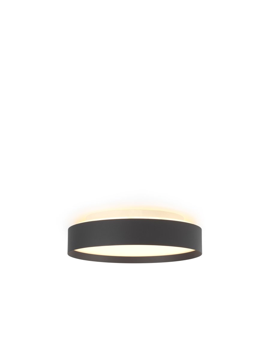 Backlight Full Ø30 Zwart plafondlamp Van Halo Design - Het zwarte metalen frame met een hoogte van ongeveer 8 cm zorgt ervoor dat het gemakkelijk in de omgeving opgaat.