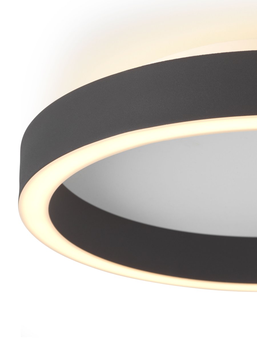 Backlight String Ø30 Zwart plafondlamp Van Halo Design - De geïntegreerde verlichting bestaat uit een LED-strip die onderaan het frame zit en bovenaan een mooi licht tot aan het plafond verspreidt.