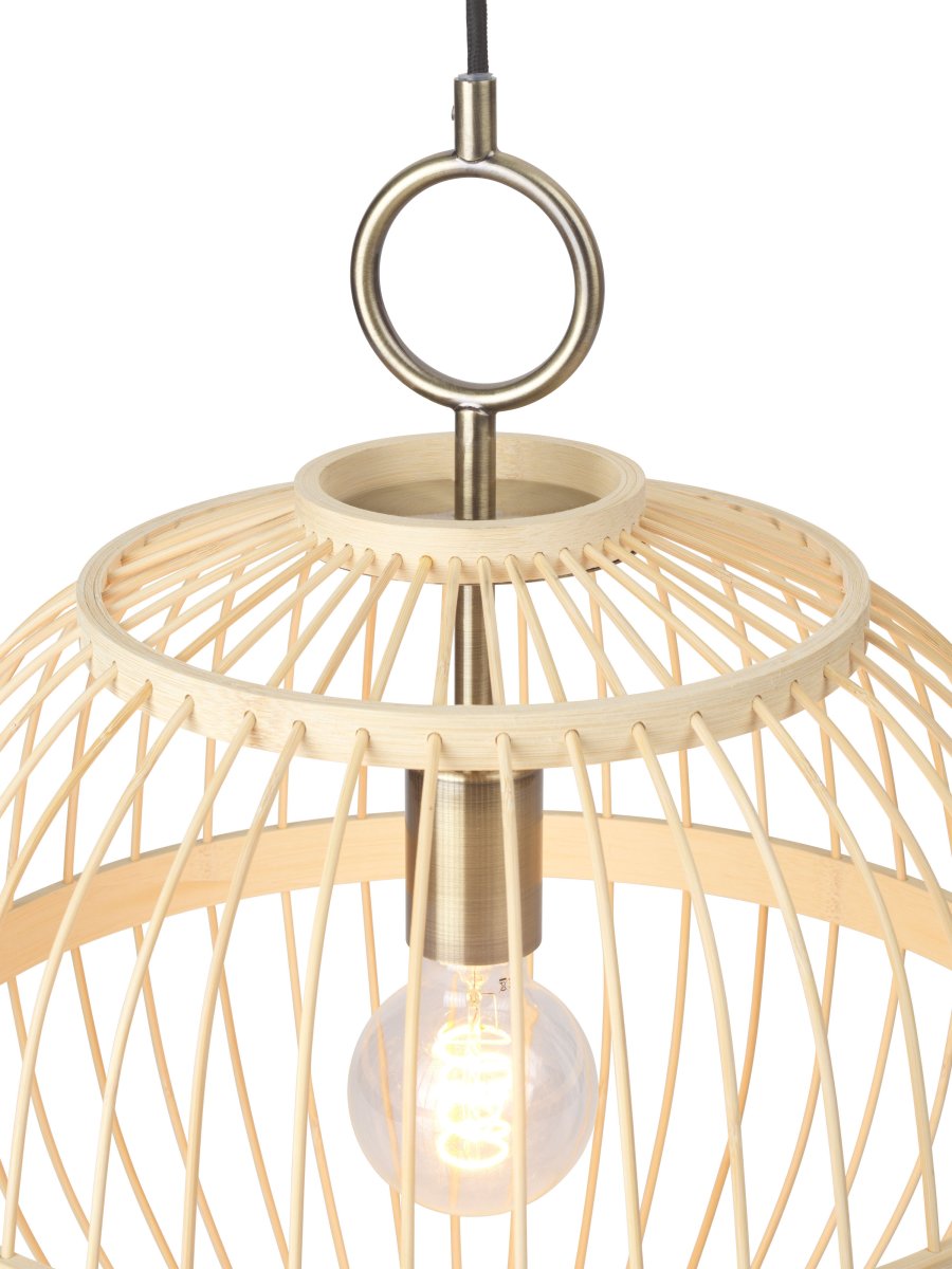 Stockholm Nordic Ø30 Natuur hanglamp Van Halo Design - De open constructie creëert een interessant lichtspel in de kamer, terwijl de subtiele messing details een verfijnde toets toevoegen.