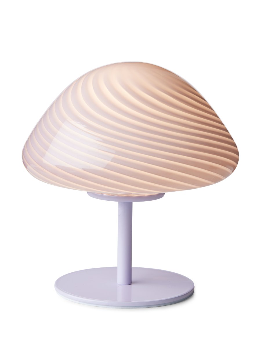 Mini Mush 17cm Paars tafellamp Van Halo Design - De unieke, golfvormige lampenkap zorgt voor een zachte en aangename lichtverdeling, ideaal om in elke kamer een gezellige sfeer te creëren.