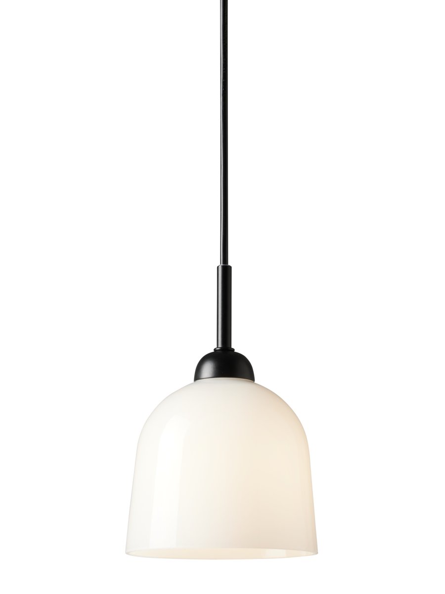 Glow Ø12 Wit hanglamp Van Halo Design - Het is aan te raden om er meerdere op een rij te plaatsen, verspreid over de eettafel of in de keuken.