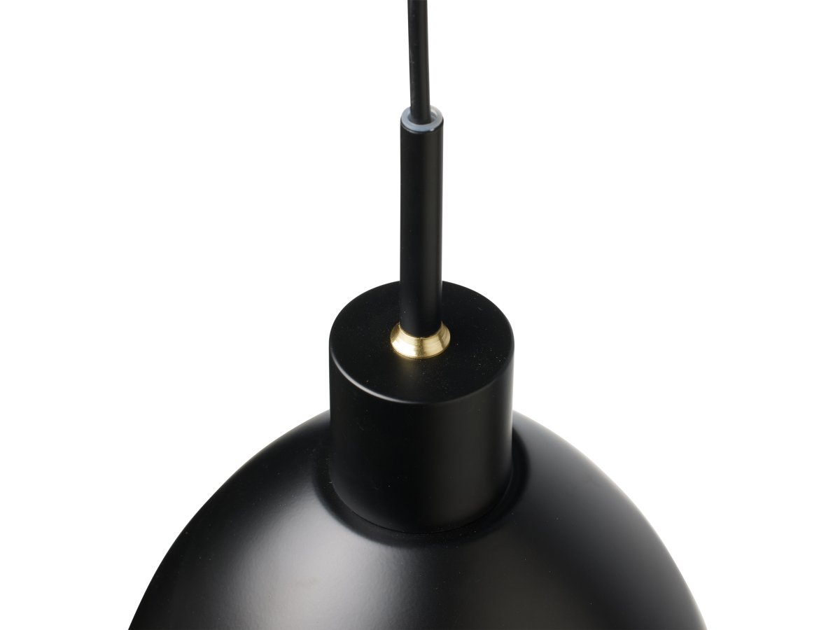Rock Ø20 Zwart hanglamp Van Halo Design - De Rock plafondlamp is een moderne klassieker met een industri&euml;le touch die perfect past in het stijlbewuste interieur.
