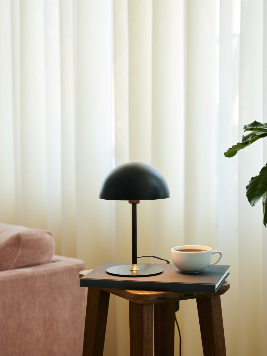 Boogie 25cm Matzwart tafellamp Van Halo Design - Boogie is een stijlvolle tafellamp met een tijdloos design.