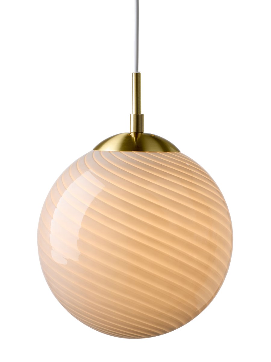 Candy Ball Ø30 Grijs hanglamp Van Halo Design - De ronde kap is gemaakt van mondgeblazen grijs glas met een decoratief, gedraaid patroon dat de lamp een unieke uitstraling geeft.