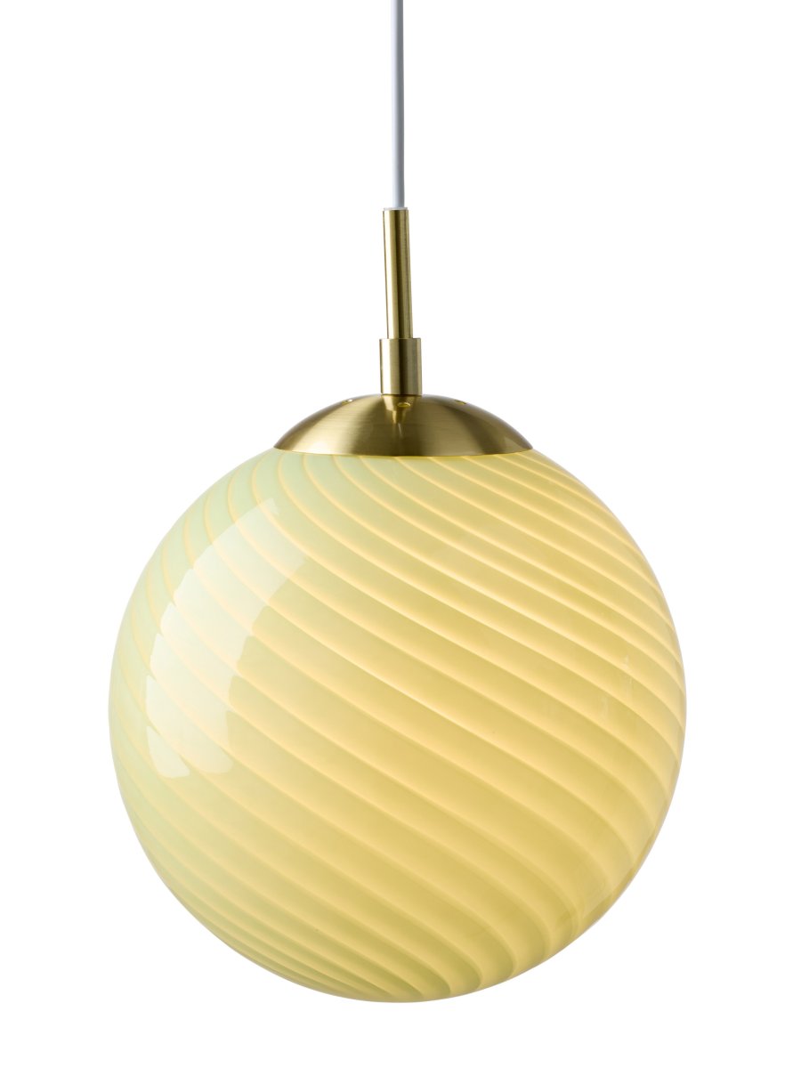  Candy Ball Ø30 Groente hanglamp Van Halo Design - De ronde kap is gemaakt van mondgeblazen groen glas met een decoratief, gedraaid patroon dat de lamp een unieke uitstraling geeft.