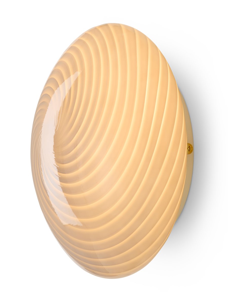 Candy Ø30 Grijs plafondlamp Van Halo Design - De ronde kap is gemaakt van mondgeblazen glas met een decoratief, gedraaid patroon dat de lamp een mooie uitstraling geeft.