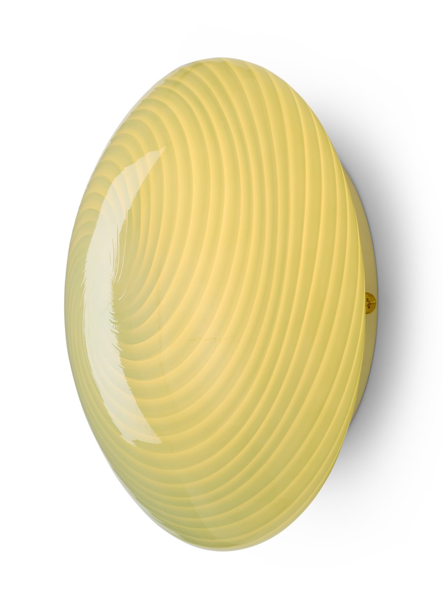 Candy Ø30 Groente plafondlamp Van Halo Design - De ronde kap is gemaakt van mondgeblazen glas met een decoratief, gedraaid patroon dat de lamp een mooie uitstraling geeft.