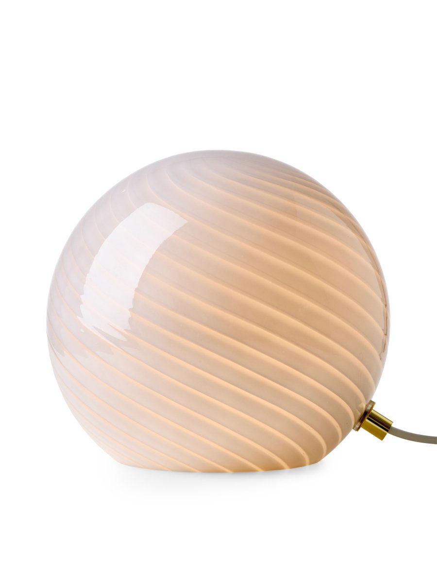  Candy 20cm Grijs tafellamp Van Halo Design - De ronde vorm is gemaakt van mondgeblazen glas met een decoratief, gedraaid patroon dat de lamp een unieke uitstraling geeft.
