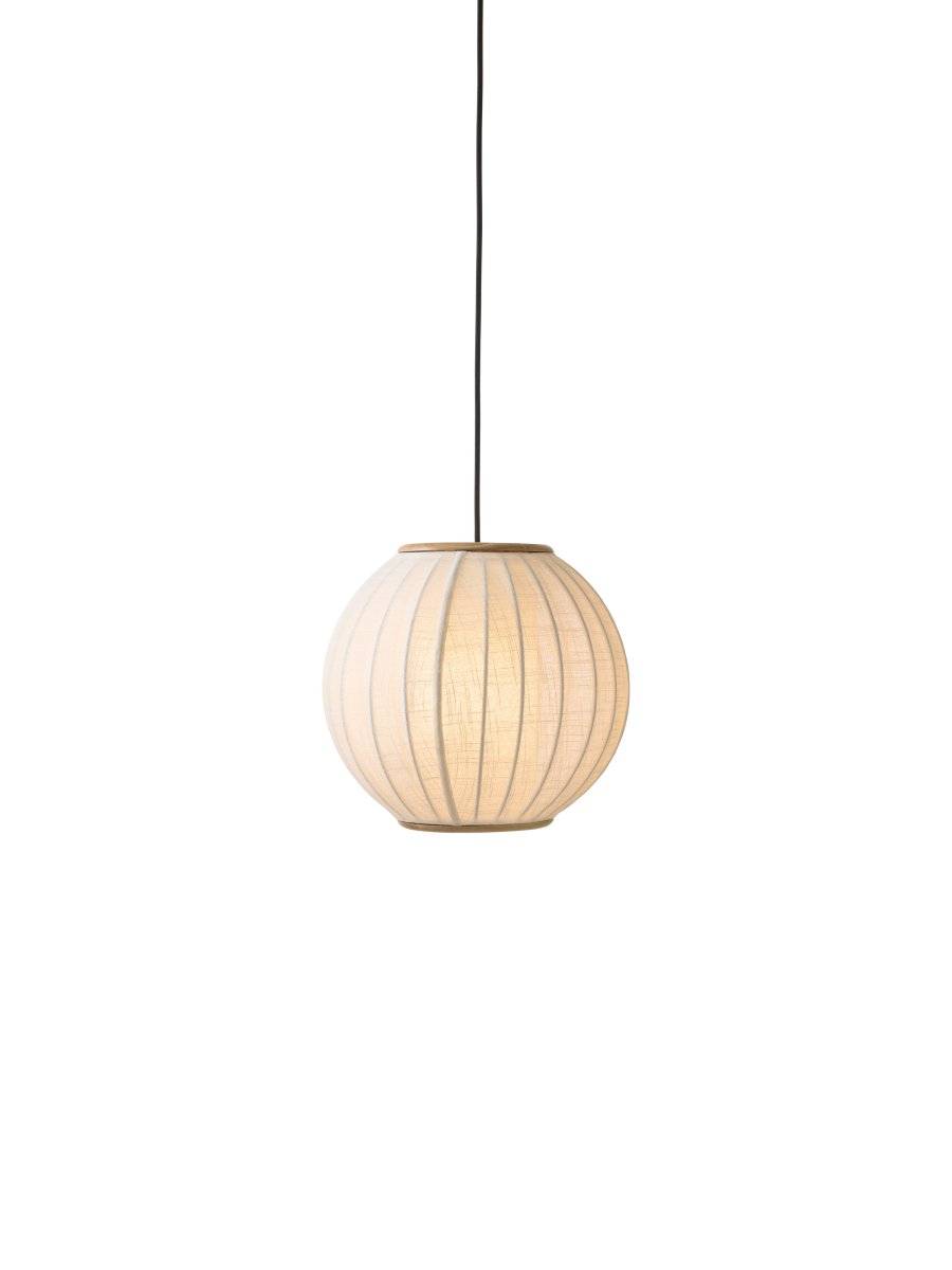 Balloon Ø30 Crème wit hanglamp Van Halo Design - Balloon is een elegante plafondpendellamp met een afgerond, ballonvormig ontwerp die een prachtige blikvanger in de kamer vormt.