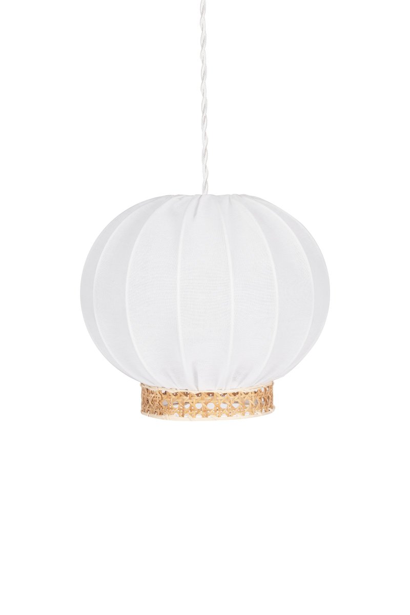 Yokohama Ø30 Natuur hanglamp Van Globen Lighting - De lamp heeft een 120 cm lange witte gedraaide textielkabel en een witte plafondkap van kunststof, kroonconnector voor plafondaansluiting niet inbegrepen.