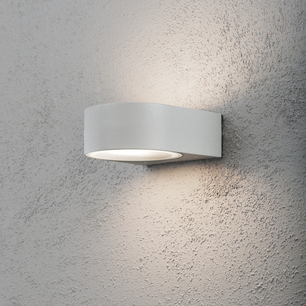 Teramo Grijs buitenlamp Van Konstsmide - Het zorgt voor een aangenaam en veilig licht en past bij moderne architectuurstijlen.