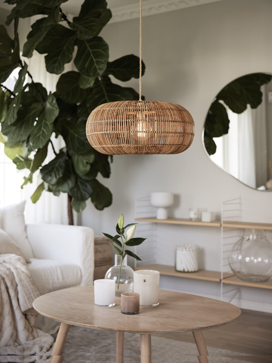 Zuri Ø50 Natuur hanglamp Van PR Home - Omdat het van natuurlijke materialen is gemaakt, kunnen er kleine afwijkingen in de maatvoering optreden en kan de kleur in de loop van de tijd veranderen.
