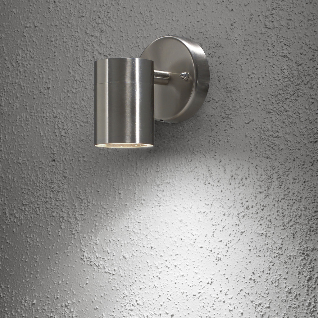 Modena Roestvrij buitenlamp Van Konstsmide - Dankzij het ronde design en het directe licht is het ideaal voor het cre&euml;ren van een verfijnde sfeer in entrees en looppaden.