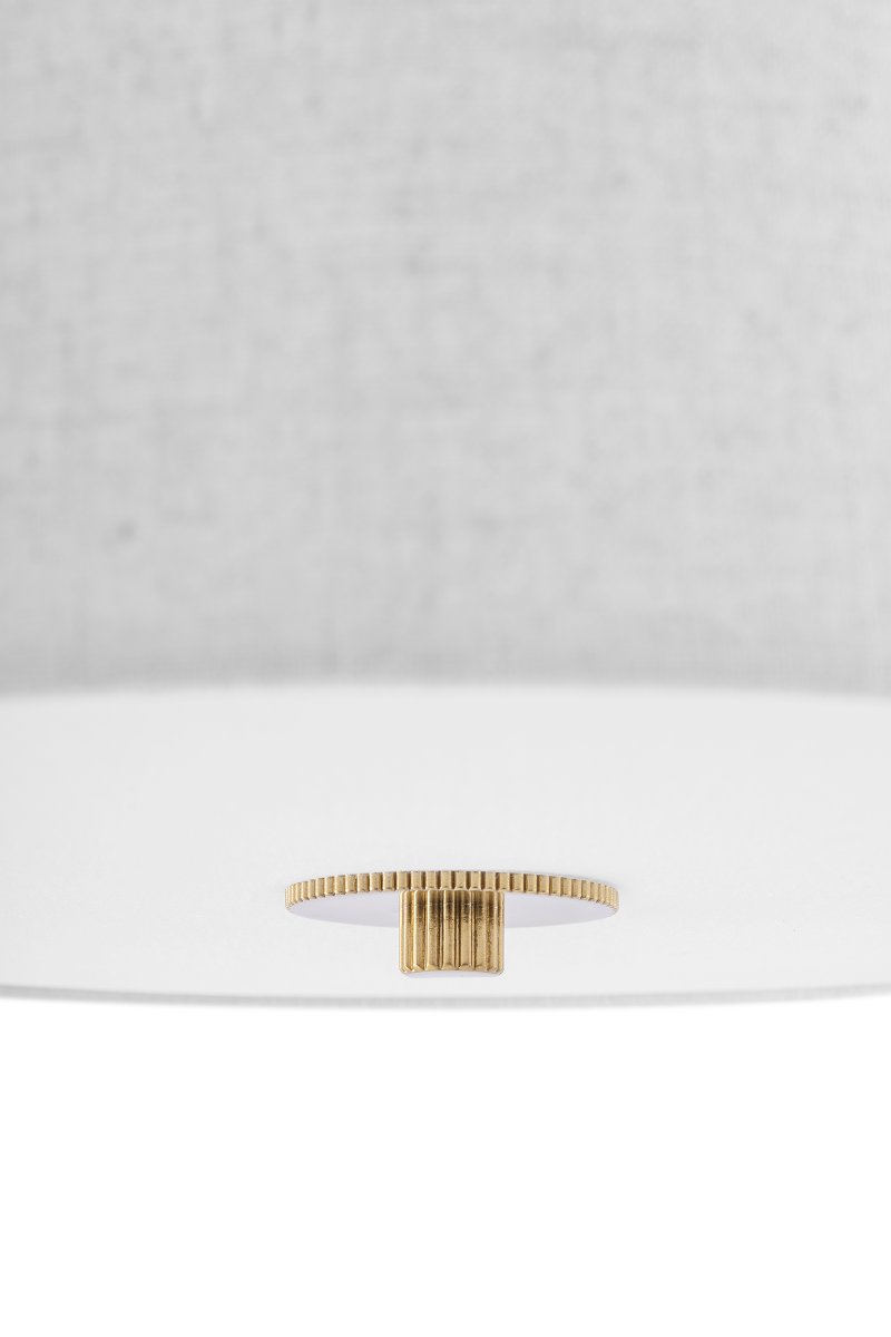 Noah Ø35 Wit plafondlamp Van Globen Lighting - Noah is een stijlvolle en decoratieve plafondlamp, handgemaakt van wit linnen met een prachtige, levendige structuur.