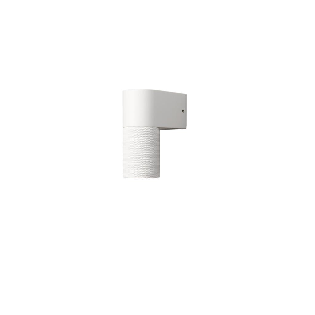Temi Wit buitenlamp Van Konstsmide - Dankzij het ronde design en het directe licht is het ideaal voor het creëren van een verfijnde sfeer in entrees en looppaden.