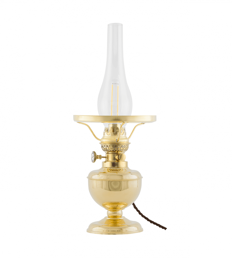 Aspö Elec 155 Messing Van Karlskrona lampfabrik - Een klassieke, kleine, elektrisch gemonteerde petroleumlamp met een messing oliebehuizing, die bijzonder goed past in maritieme omgevingen.