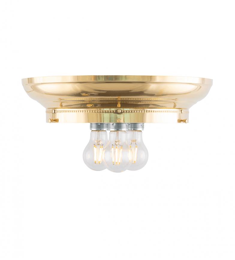 Fröding 300 Messing Van Karlskrona lampfabrik - Lampan &auml;r f&ouml;rsedd med tre ljusk&auml;llor f&ouml;r en j&auml;mnare och behagligare ljusbild, vilket &auml;r s&auml;rskilt viktigt vid anv&auml;ndandet av slipade kristallglas.