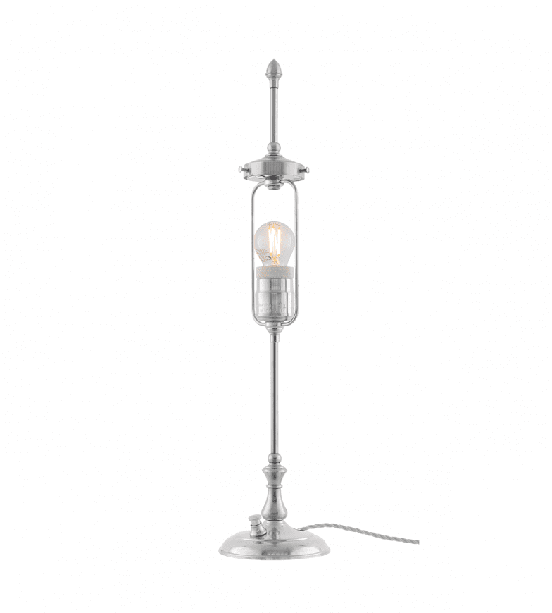 Swedenborg Nikkel Van Karlskrona lampfabrik - Swedenborg har sin f&ouml;rebild i det tidiga 1800-talets lampor d&auml;r sk&auml;rmen gick att justera f&ouml;r att f&ouml;lja vaxljusets l&auml;ngd allteftersom det brann ner.