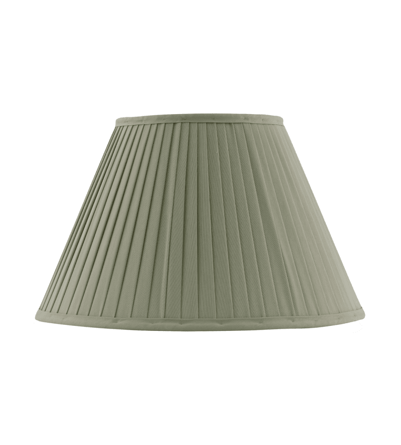  Fabric Lamp Shade 300 Olijfgroen Van Karlskrona lampfabrik - Klassieke textielklep van geplooid katoen met een ringzoom voor eenvoudige bevestiging.