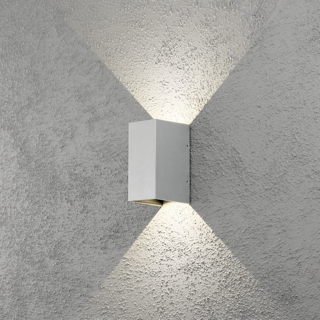 Cremona Grijs buitenlamp Van Konstsmide - Dankzij de duurzame materialen en hoge kwaliteit is deze lamp zowel mooi als weerbestendig: een ideale investering voor langdurige stijl en functionaliteit.