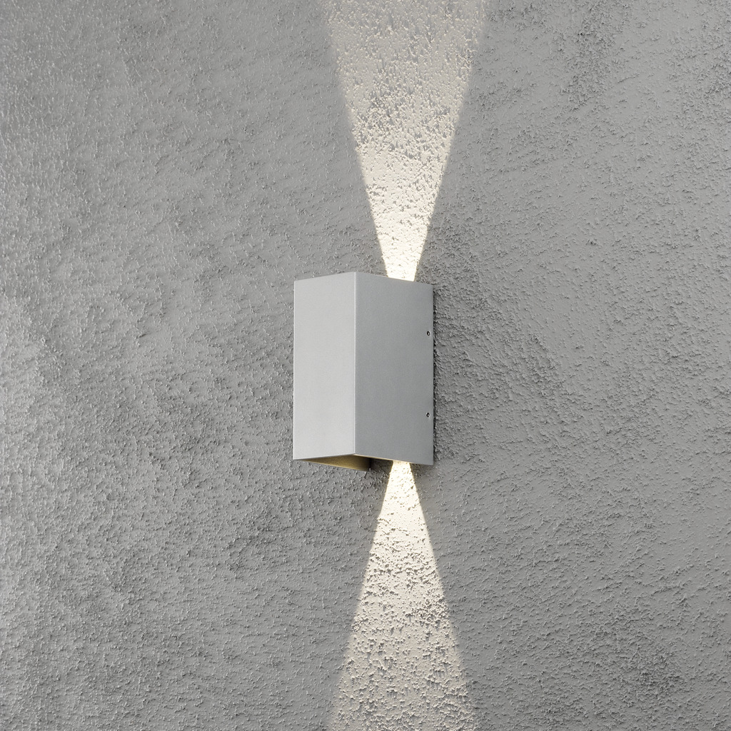 Cremona Grijs buitenlamp Van Konstsmide - Dankzij de duurzame materialen en hoge kwaliteit is deze lamp zowel mooi als weerbestendig: een ideale investering voor langdurige stijl en functionaliteit.