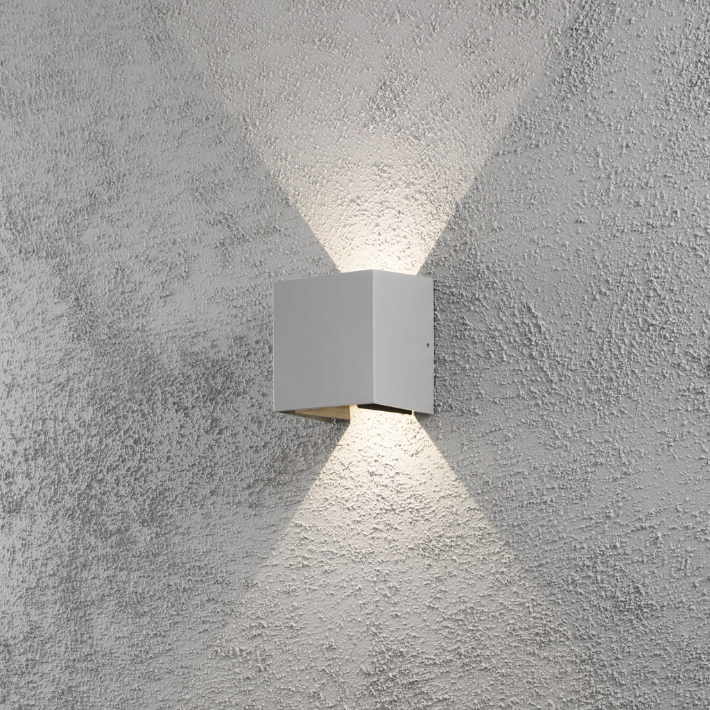 Cremona Grijs buitenlamp Van Konstsmide - Dankzij de duurzame materialen en hoge kwaliteit is deze lamp zowel mooi als weerbestendig: een ideale investering voor langdurige stijl en functionaliteit.
