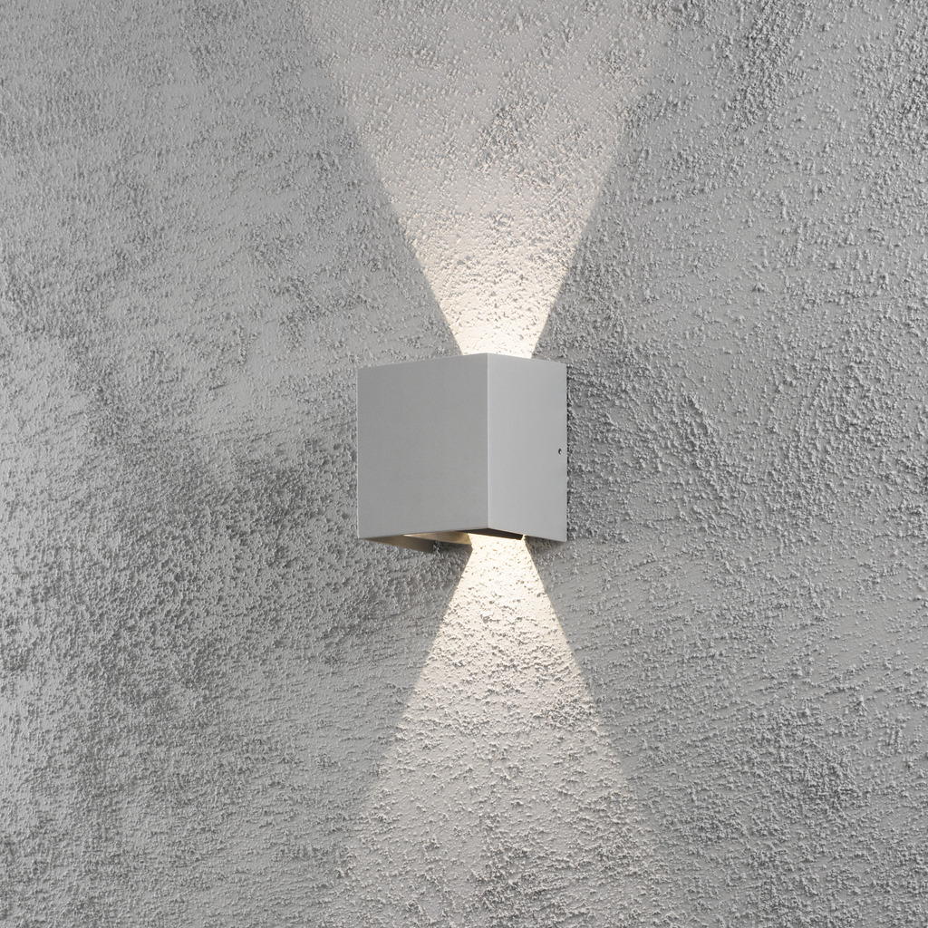 Cremona Grijs buitenlamp Van Konstsmide - Dankzij de duurzame materialen en hoge kwaliteit is deze lamp zowel mooi als weerbestendig: een ideale investering voor langdurige stijl en functionaliteit.