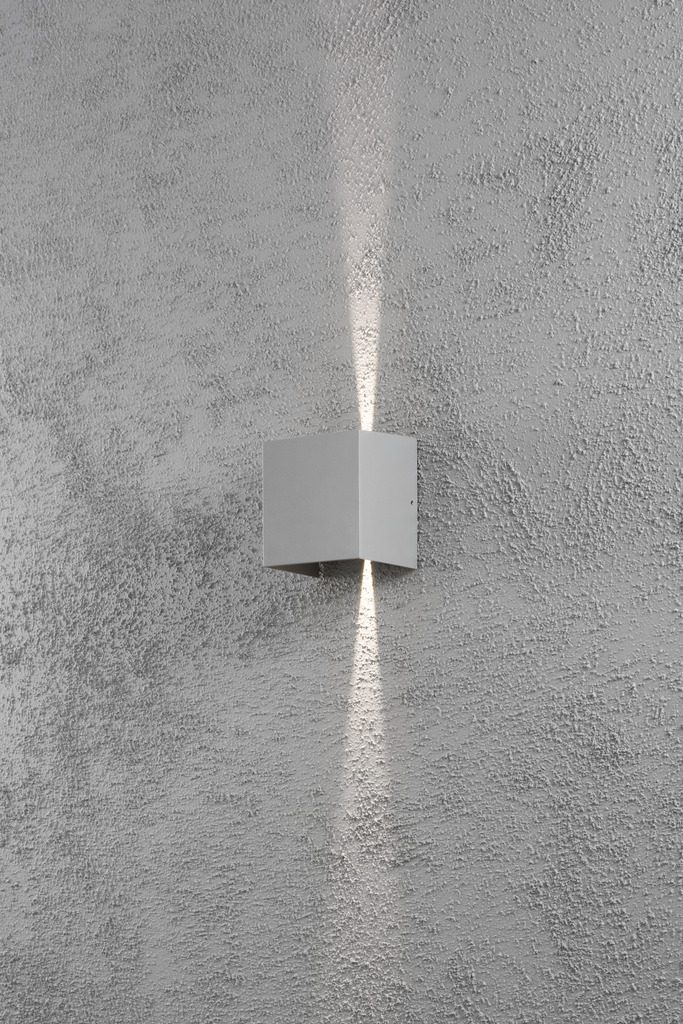 Cremona Grijs buitenlamp Van Konstsmide - Dankzij de duurzame materialen en hoge kwaliteit is deze lamp zowel mooi als weerbestendig: een ideale investering voor langdurige stijl en functionaliteit.