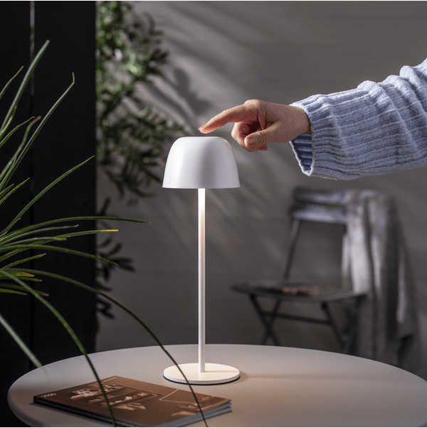 Ronda 35cm Wit Draagbare Van Star Trading - Stijlvolle oplaadbare tafellamp met dimfunctie die u kunt verstellen door uw vinger aan de bovenkant vast te houden.
