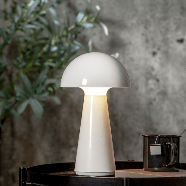 Mushroom 28cm Wit Draagbare Van Star Trading - 5 uur op 100%, het volledig opladen van de lamp (binnenshuis) duurt 5-6 uur.