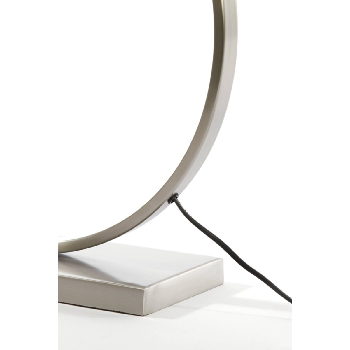 Liva 62cm Zilver lampenvoet Van Light & Living - Het stijlvolle ronde ontwerp geeft de lampvoet een verfijnde en tijdloze uitstraling, perfect om een luxe sfeer in huis te creëren.