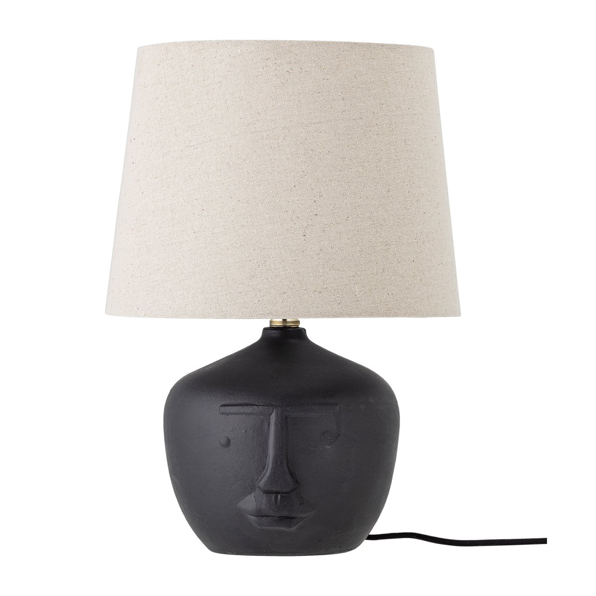 Matheo 43cm Zwart tafellamp Van Bloomingville - De kap contrasteert prachtig met de zwarte terracotta lampenvoet, die versierd is met een artistiek gezichtsmotief - een detail dat de lamp tot een expressieve blikvanger in de kamer maakt.