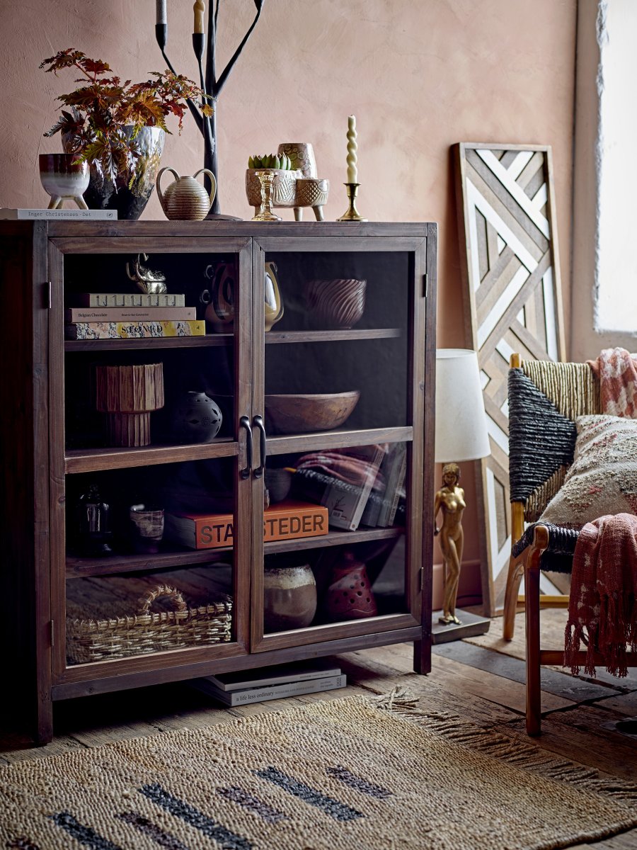 Fabiana 70cm Messing tafellamp Van Bloomingville - Juist zulke details maken een huis persoonlijk - en met Fabiana krijg je zowel functionele verlichting als een decoratief element dat de sfeer een ontspannen en vrolijke sfeer geeft.