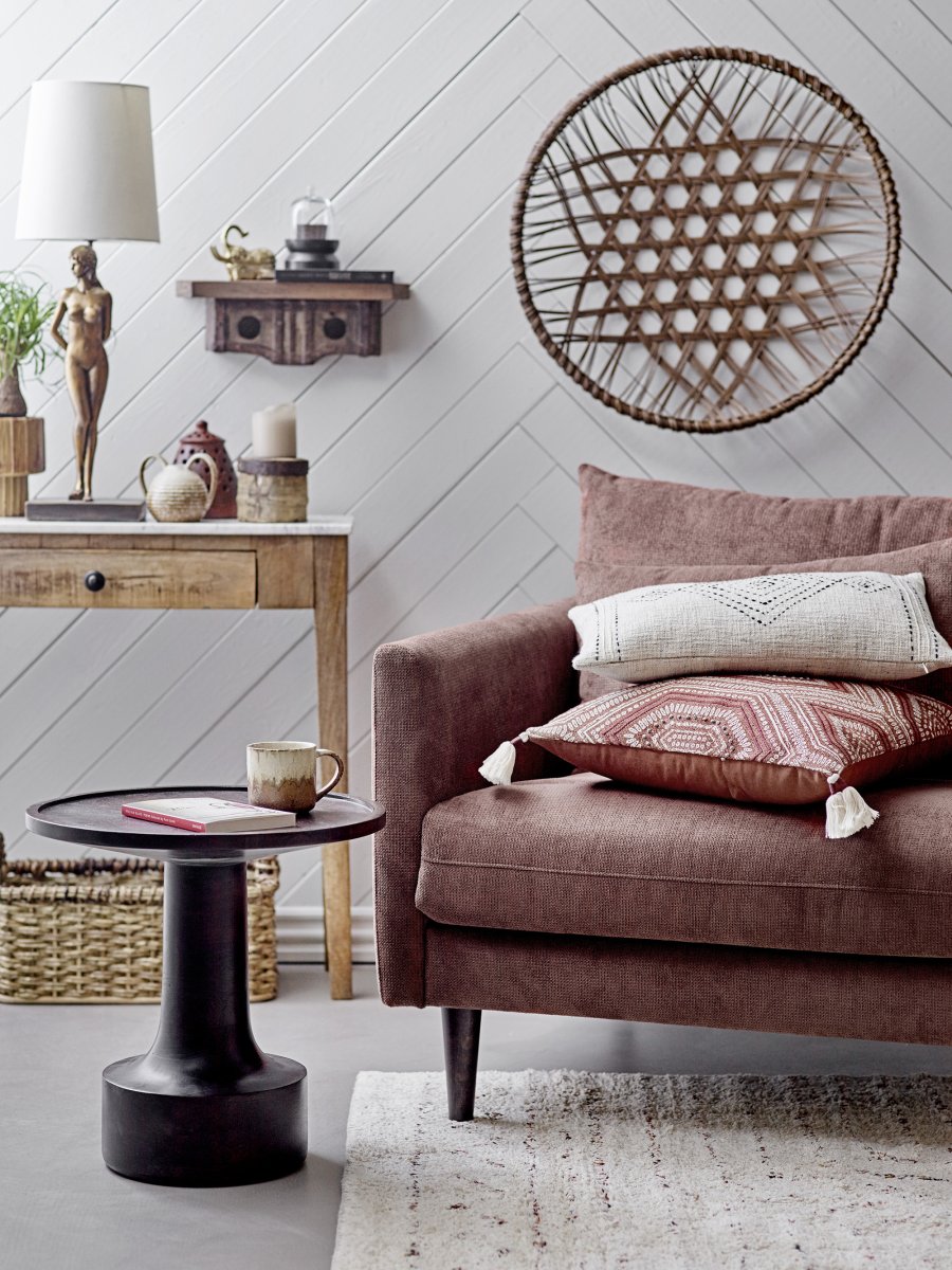 Fabiana 70cm Messing tafellamp Van Bloomingville - Juist zulke details maken een huis persoonlijk - en met Fabiana krijg je zowel functionele verlichting als een decoratief element dat de sfeer een ontspannen en vrolijke sfeer geeft.