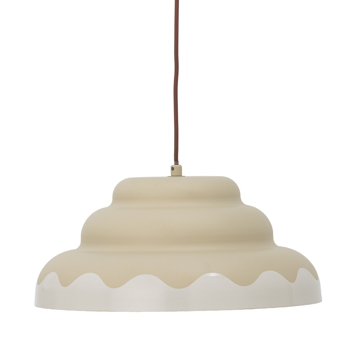 Lacya Ø40 Beige hanglamp Van Bloomingville - De unieke vorm en subtiele tinten maken Lacya een perfect detail in alles, van de keuken en eetkamer tot de slaapkamer en woonkamer - een hanglamp die stijlvolle harmonie in de kamer cre&euml;ert.
