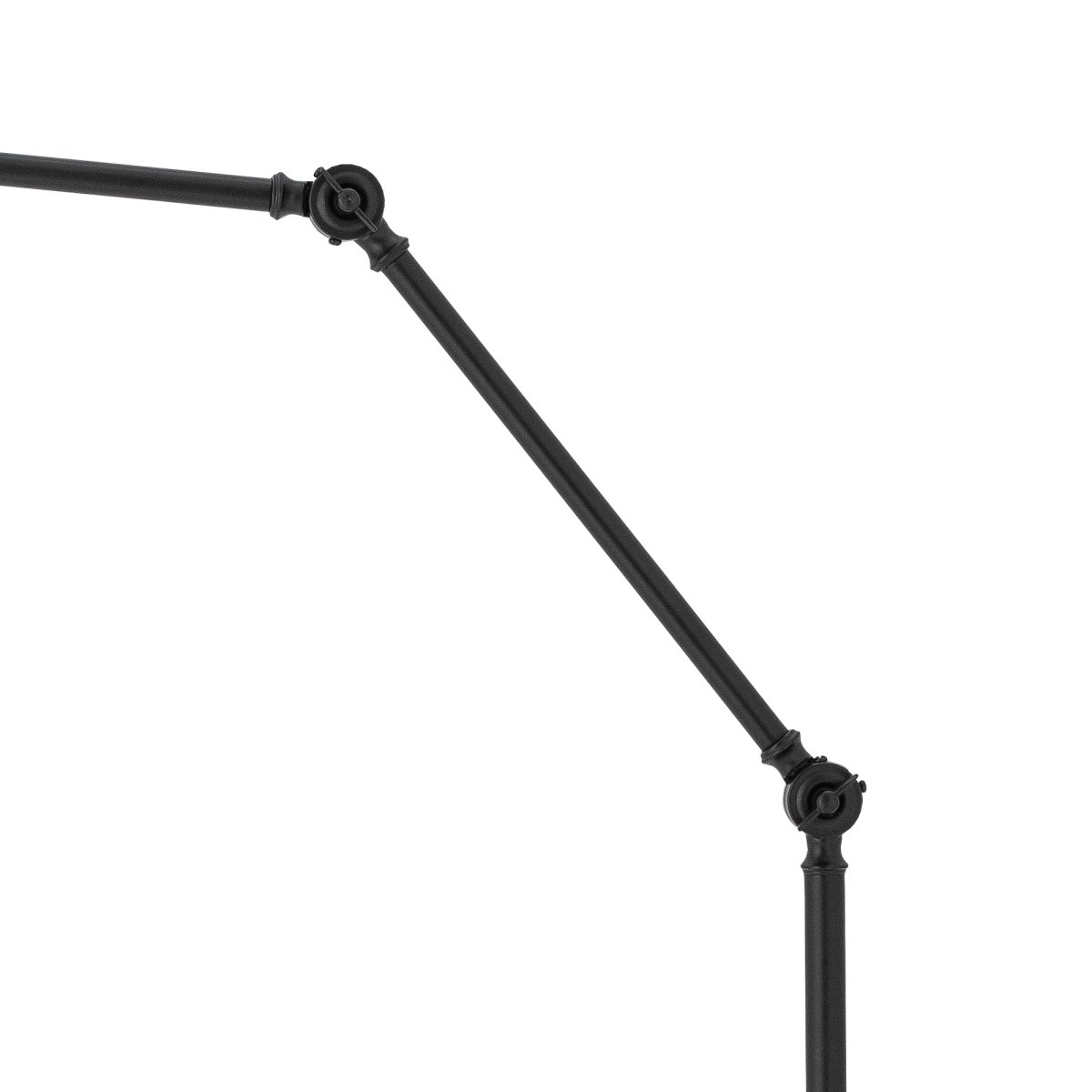 Barca Zwart vloerlamp Van Bloomingville - De Barca vloerlamp is gemaakt van zwart metaal met elegante gouden details die een tijdloze en verfijnde uitstraling geven.