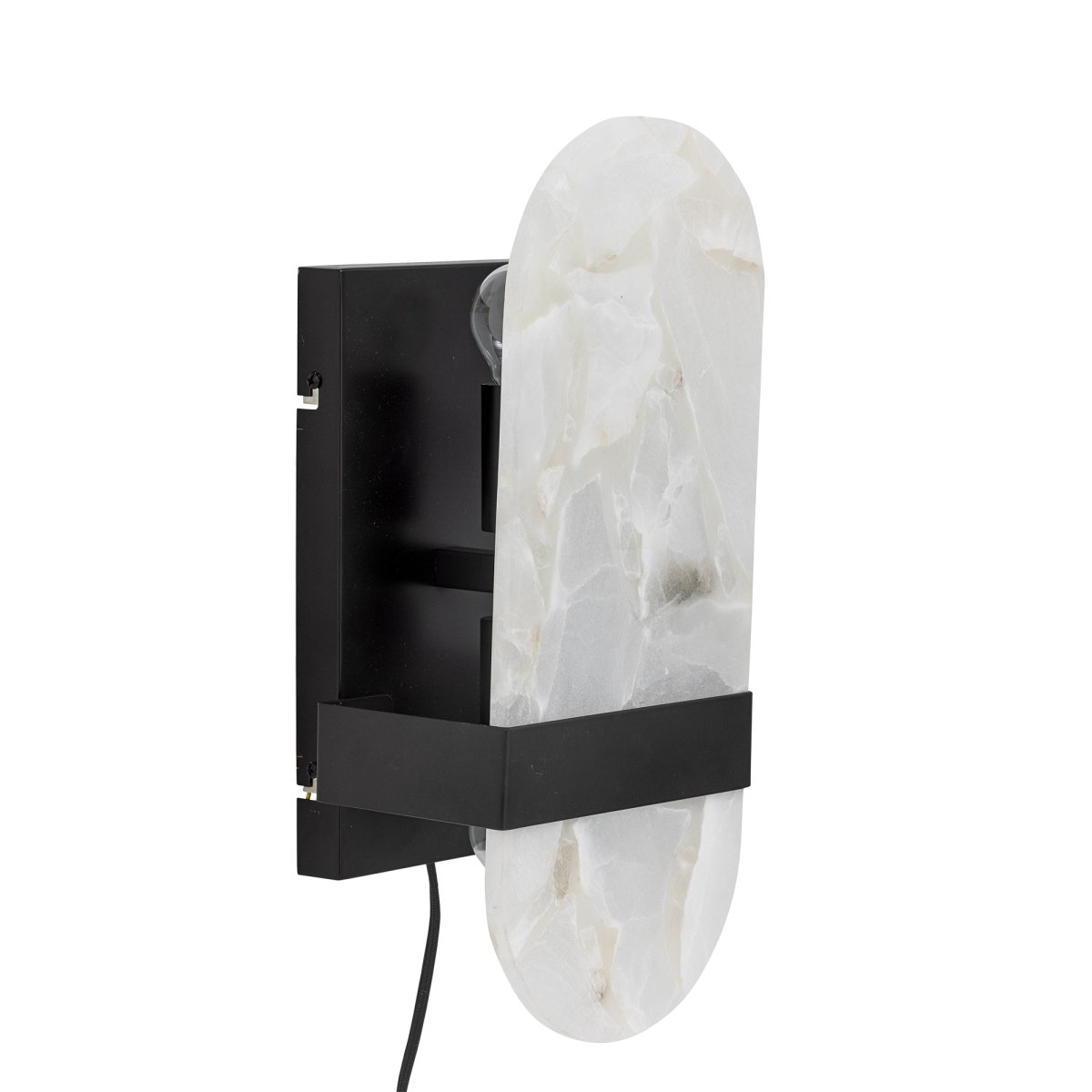 Taco 38cm Wit wandlamp Van Bloomingville - De Taco wandlamp van Bloomingville is gemaakt van albast en heeft een prachtige, neutrale, marmerachtige uitstraling die elke kamer een verfijnde uitstraling geeft.