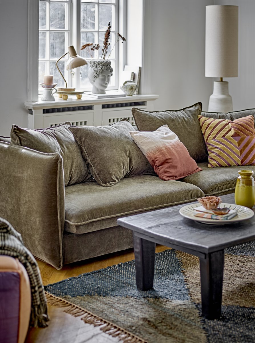 Linetta Natuurlijk wit vloerlamp Van Bloomingville - De lamp verspreidt een aangenaam licht en is perfect voor het verlichten van donkere hoeken in de woonkamer, slaapkamer of hal.