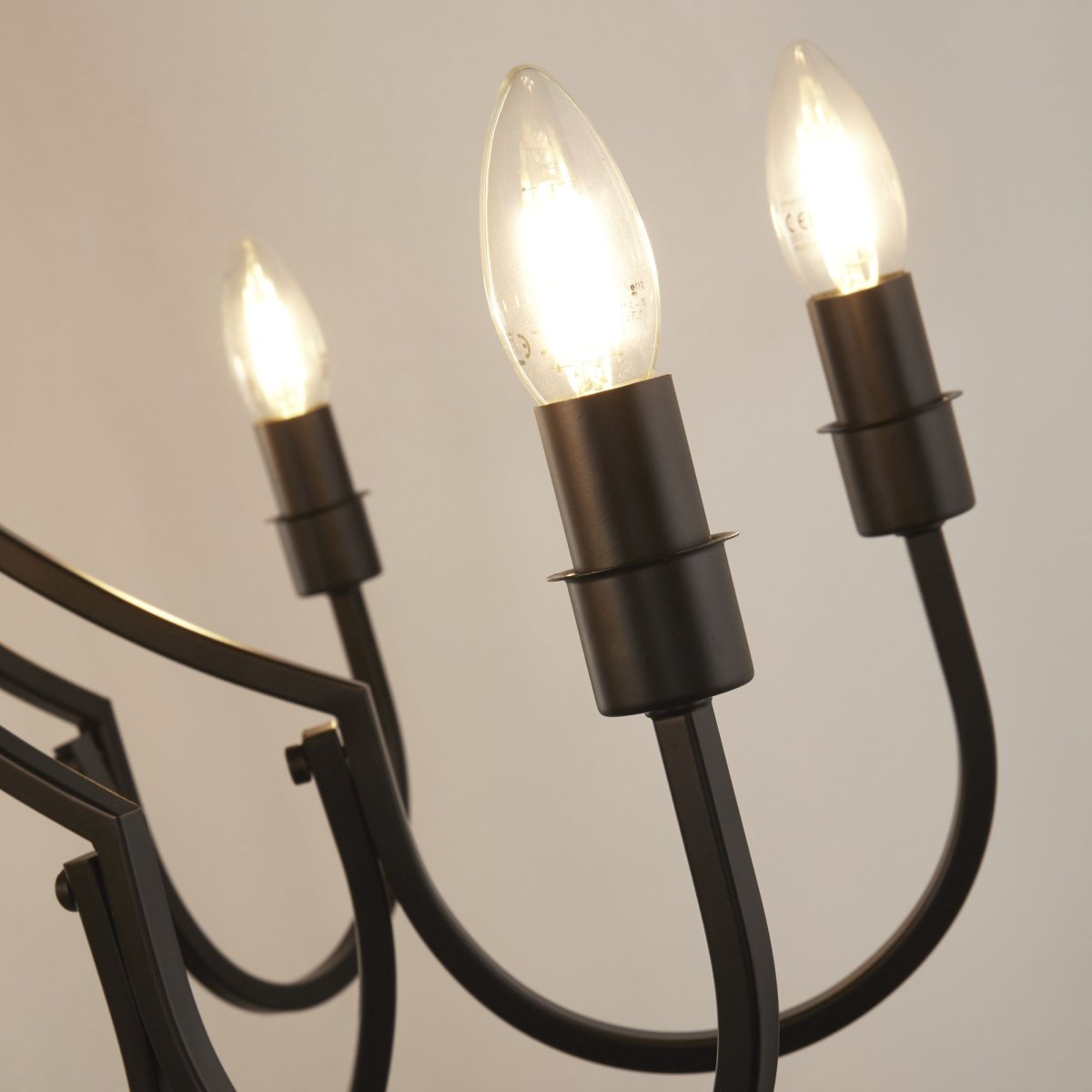 Lodge Ø75 Zwart hanglamp Van Searchlight - Lodge is een stijlvolle hanglamp met een elegant silhouet en een open design, waarbij de lichtbronnen die u kiest de hoofdrol spelen.