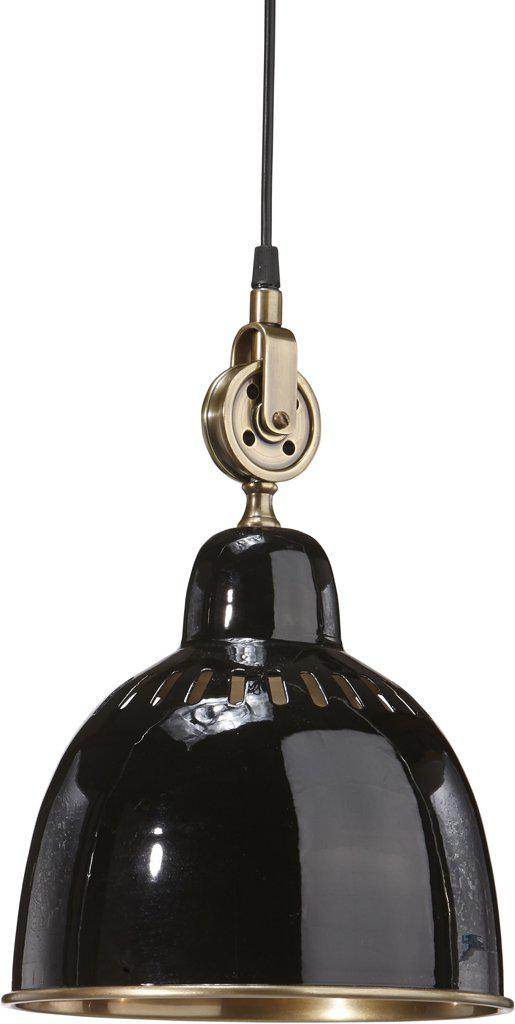 Cleveland Ø23 Zwart hanglamp Van PR Home - Cleveland is een stijlvolle plafondlamp met een industrieel design die net zo goed in het raam past als meerdere lampen naast elkaar boven de eettafel.