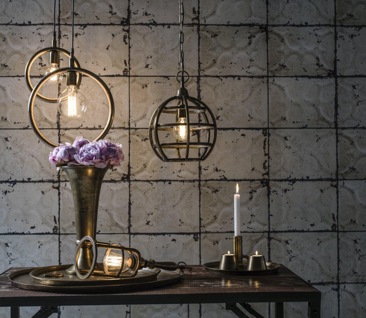 Circle Ø35 Zilver hanglamp Van PR Home - De Circle plafondlamp is een eenvoudige en stijlvolle plafondlamp van metaal.