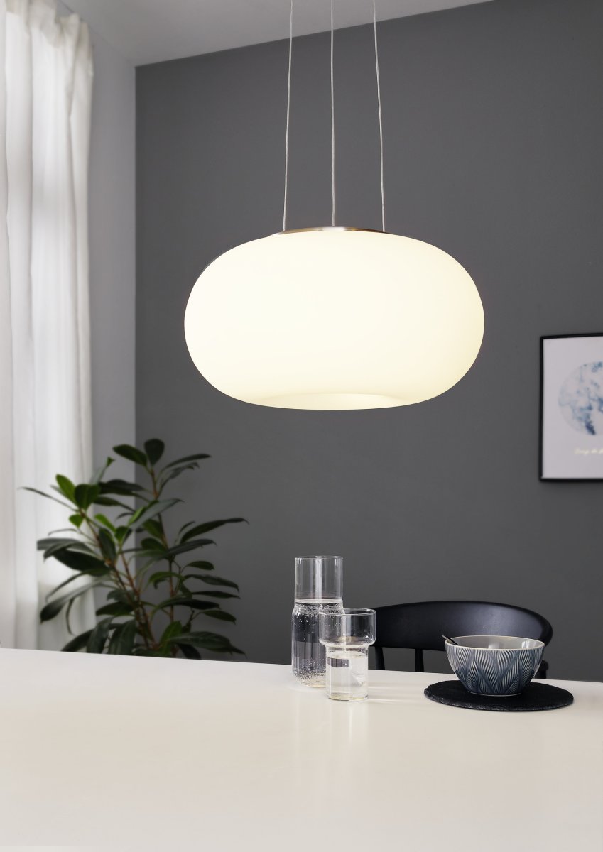 Optica Ø37 Wit hanglamp Van Eglo - De Optica hanglamp is een moderne en stijlvolle plafondlamp die zorgt voor een zacht en aangenaam licht in de kamer.