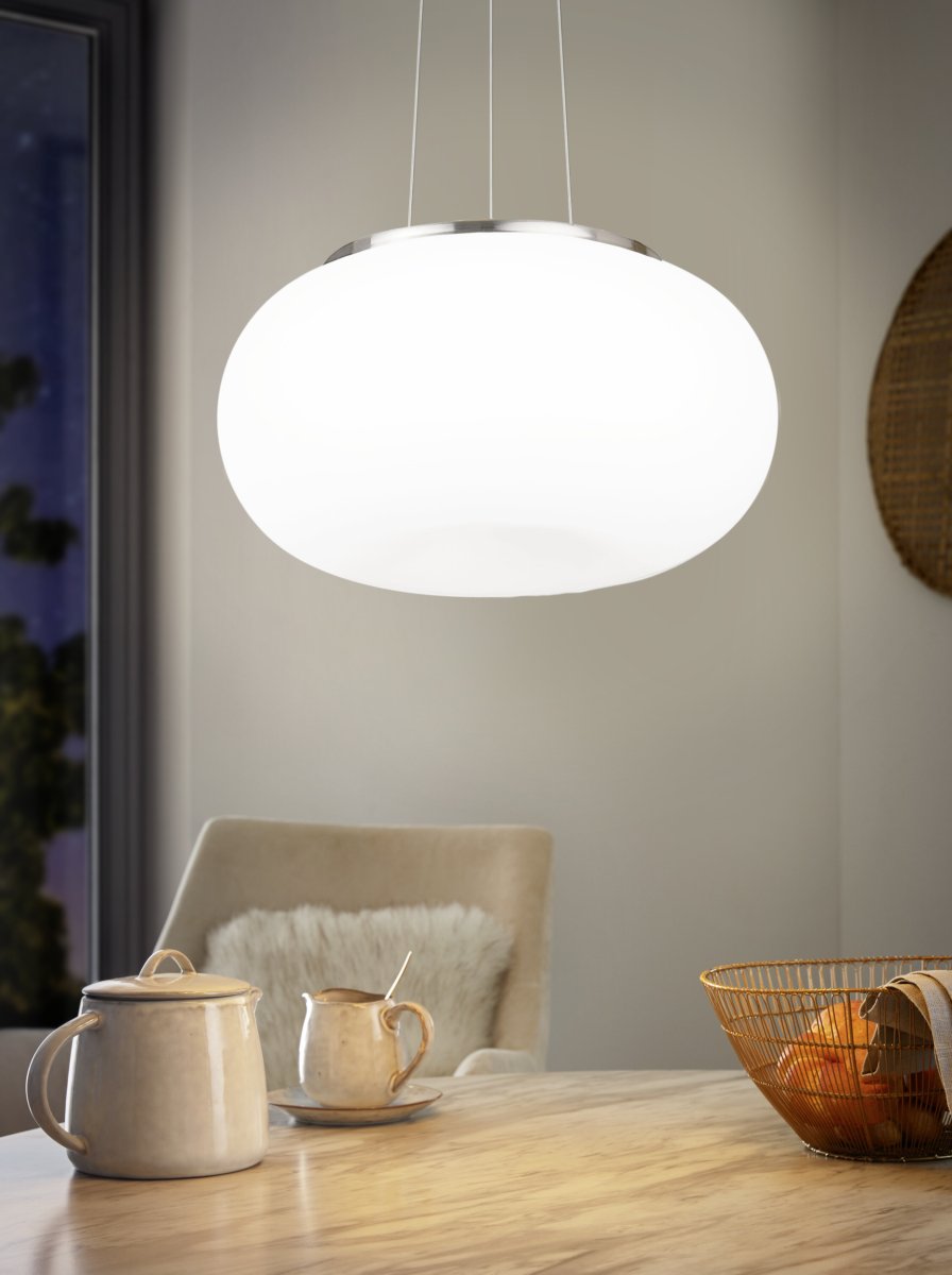 Optica Ø45 Wit hanglamp Van Eglo - De Optica hanglamp is een moderne en stijlvolle plafondlamp die zorgt voor een zacht en aangenaam licht in de kamer.