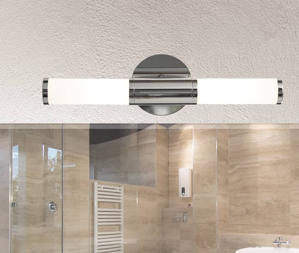Palmera 46cm Chroom badkamerlamp Van Eglo - Dankzij de dubbele lichtbron verspreidt de lamp een aangenaam, zacht licht dat de kamer opvrolijkt en een uitnodigende sfeer creëert.