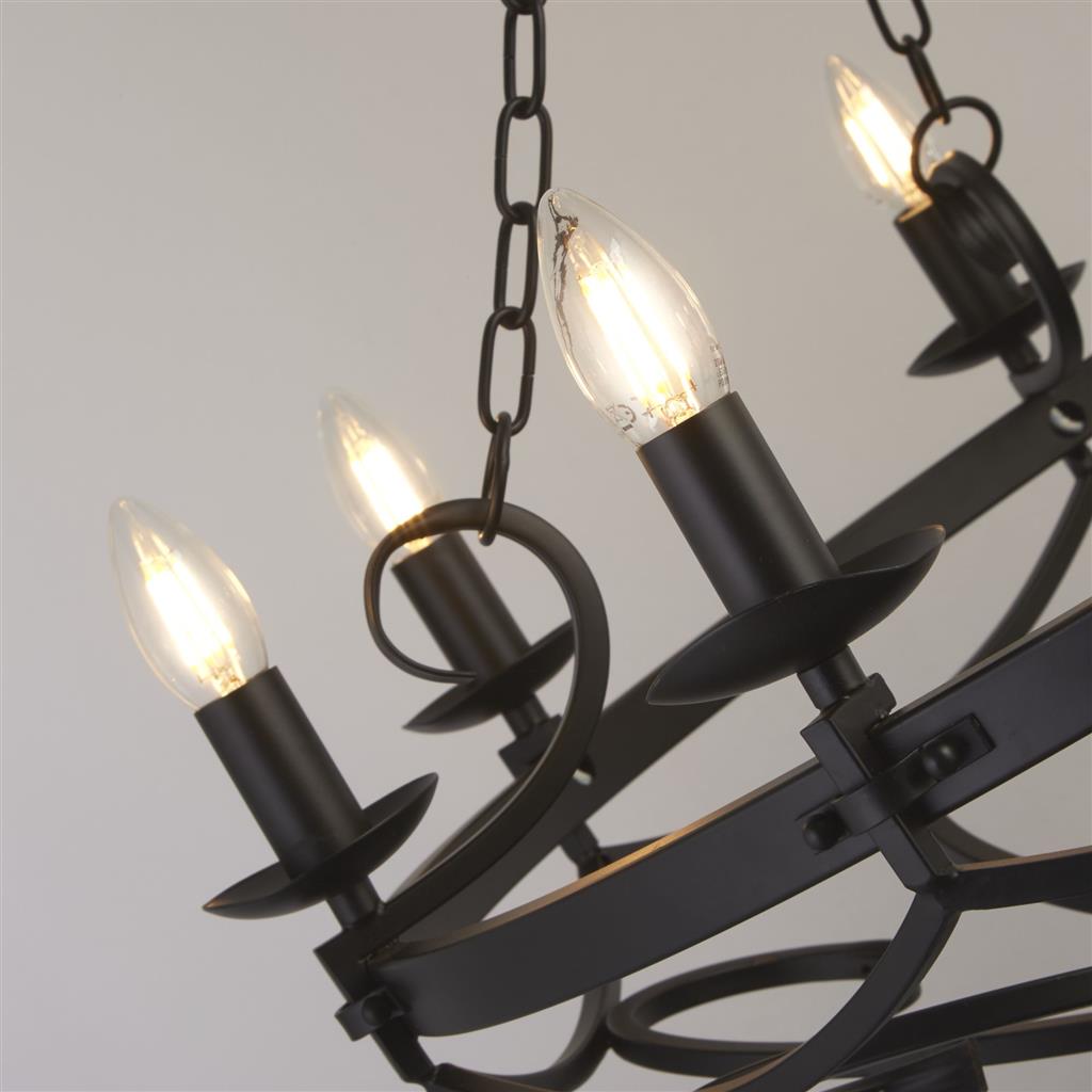 Cartwheel Ø80 Zwart hanglamp Van Searchlight - Cartwheel is een rustieke kroonluchter met acht kaarsenhouders in een klassieke kandelaarstijl in matzwart voor een moderne uitstraling.