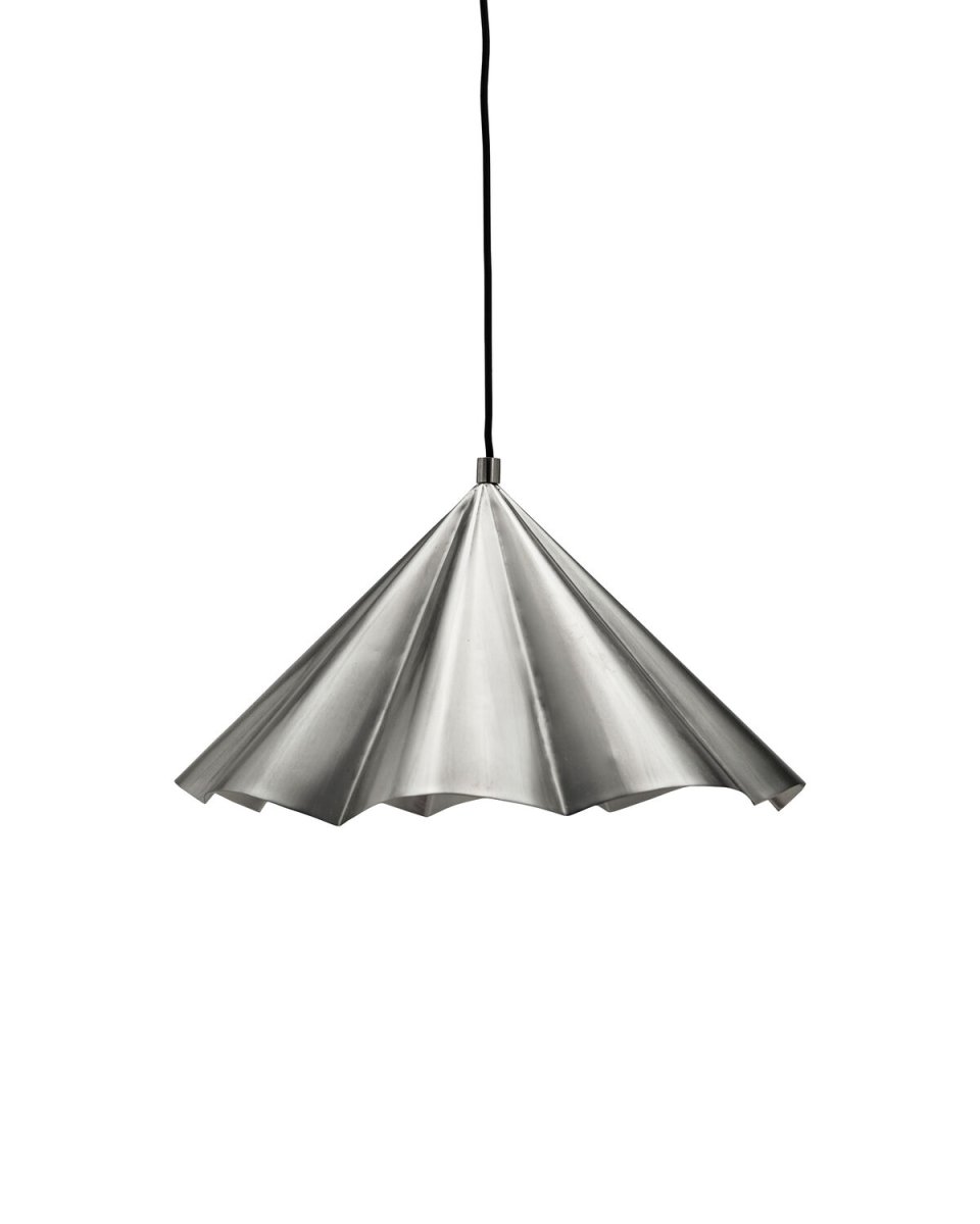 Flola Ø50 Zilver hanglamp Van House Doctor - Flola is een decoratieve hanglamp met een expressief ontwerp dat de aandacht trekt.