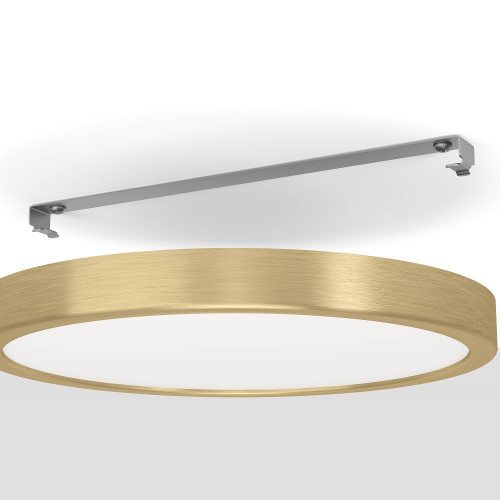 Fueva Ø28 Geborsteld messing plafondlamp Van Eglo - De ronde vorm en de witte diffuser verspreiden een gelijkmatig en aangenaam licht, ideaal voor het verlichten van zowel kleine als grote ruimtes.