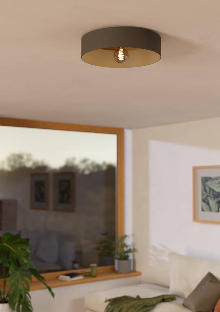 Duaia Ø42 Omber plafondlamp Van Eglo - elegante indruk en de goudkleurige binnenkant weerkaatst het licht op een zachte en warme manier.