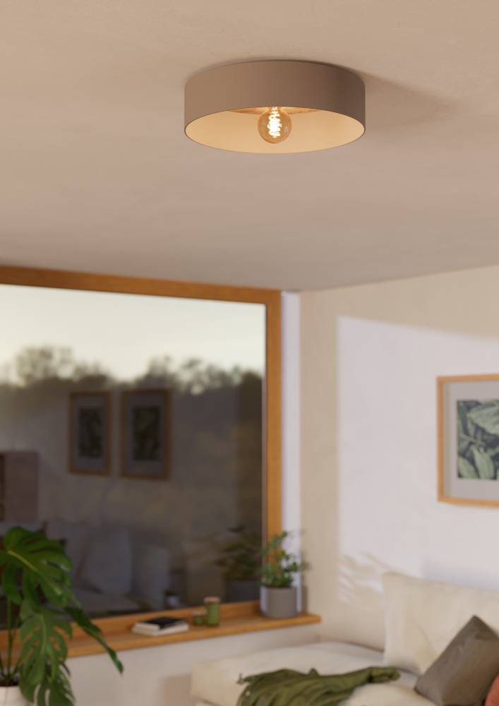 Duaia Ø42 Taupe plafondlamp Van Eglo - elegante indruk en de goudkleurige binnenkant weerkaatst het licht op een zachte en warme manier.