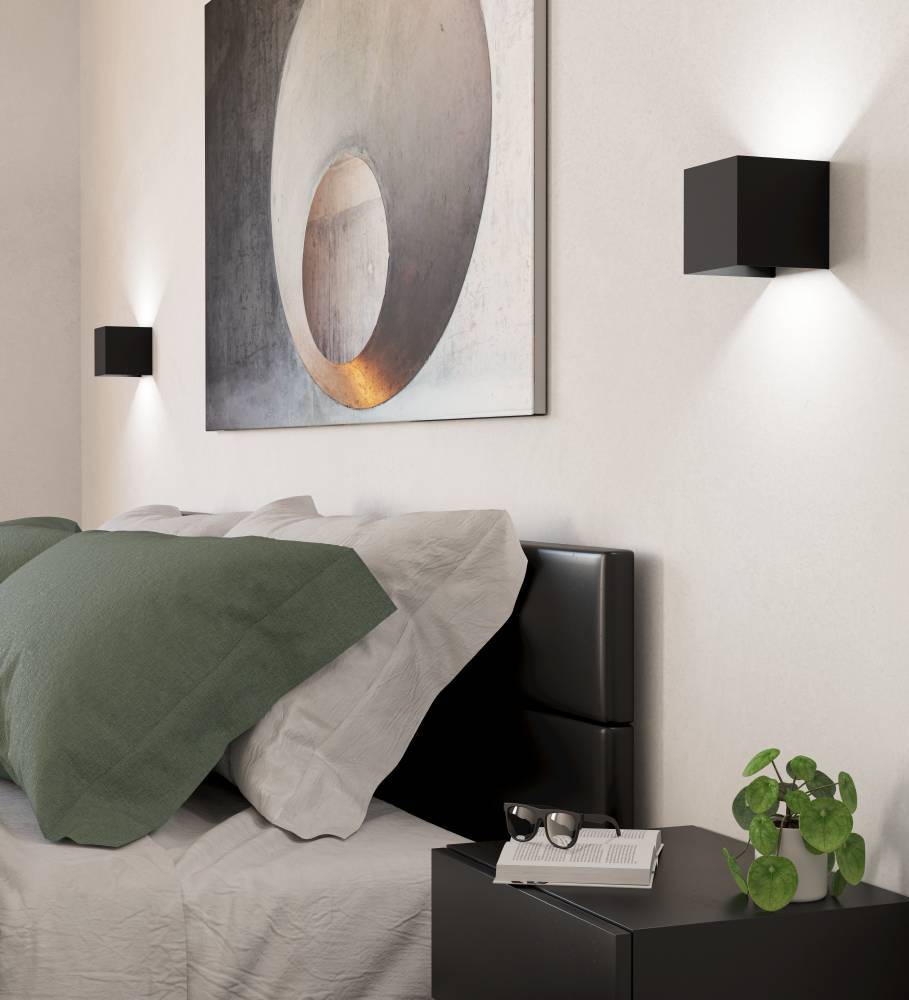 Valmontone 10cm Zwart wandlamp Van Eglo - De warme gloed die zowel van boven als van onderen komt, zorgt voor een harmonieuze en zachte verlichting.